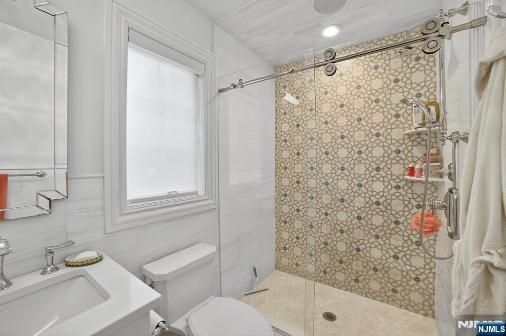 1096 Briar Way