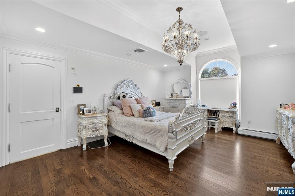 1096 Briar Way