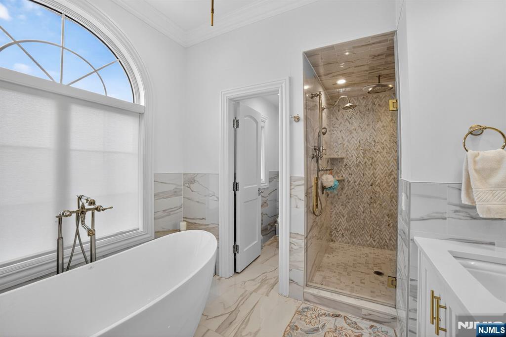 1096 Briar Way