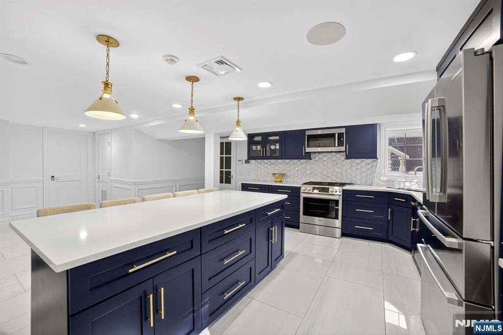 1096 Briar Way