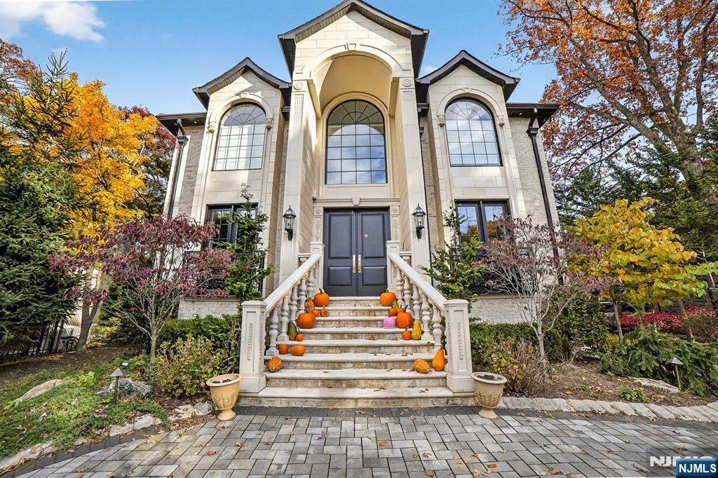 1096 Briar Way