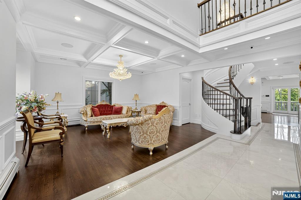 1096 Briar Way