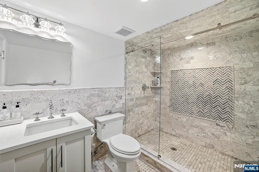 1096 Briar Way