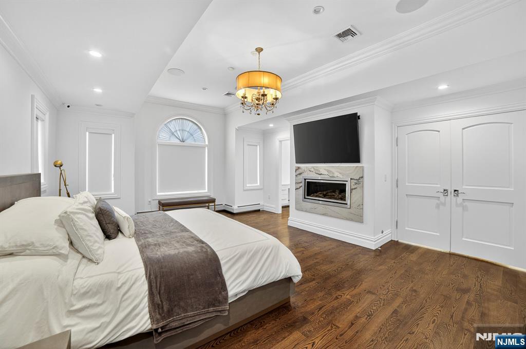 1096 Briar Way