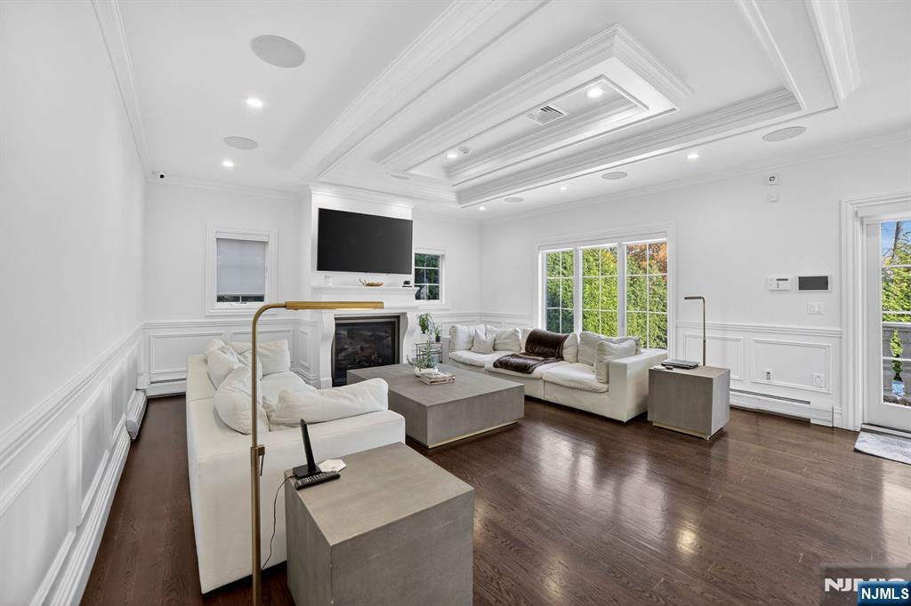 1096 Briar Way
