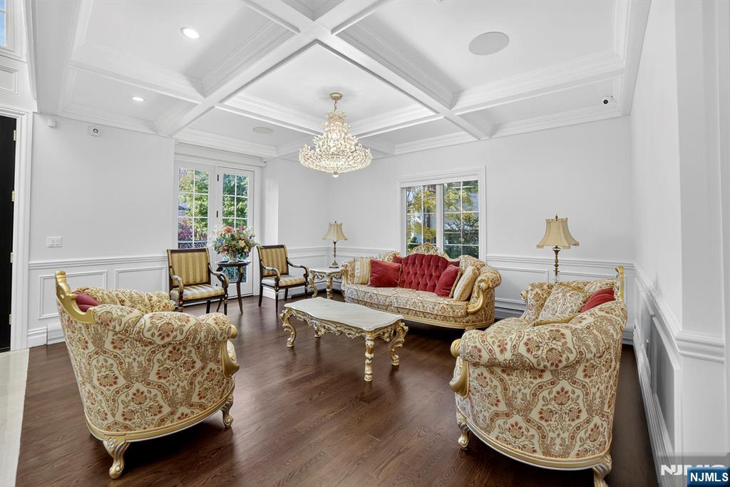 1096 Briar Way