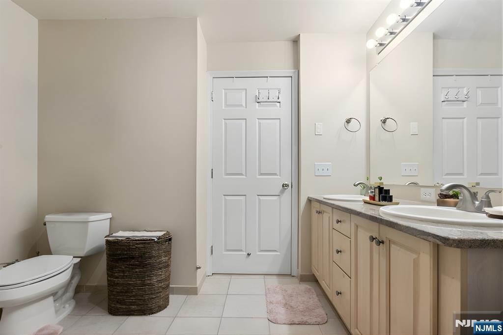 159 George Russell Way 311