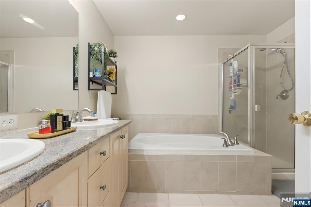 159 George Russell Way 311