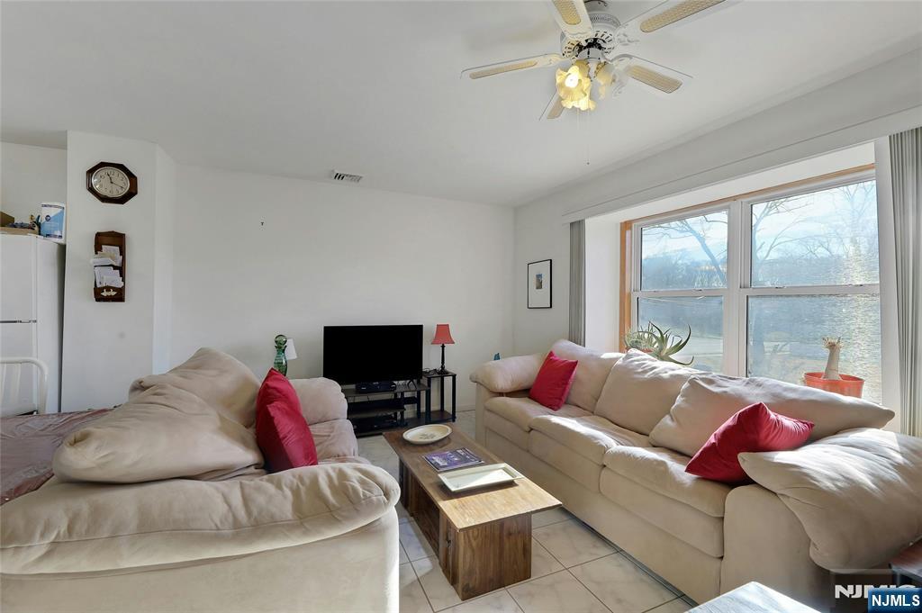 4 Highfield Court