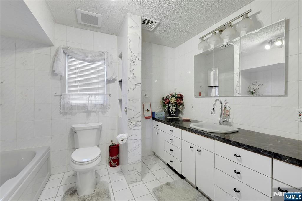 4 Highfield Court
