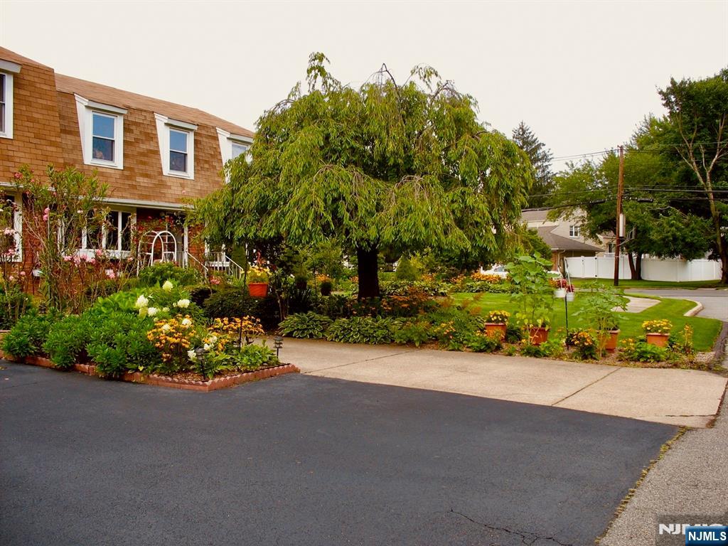 4 Highfield Court