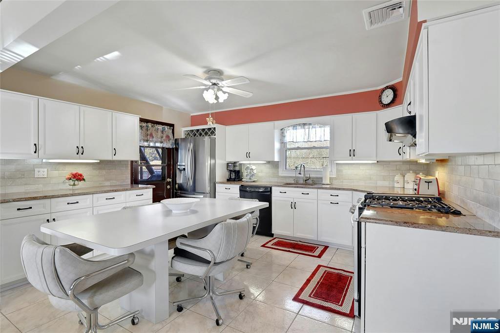 4 Highfield Court