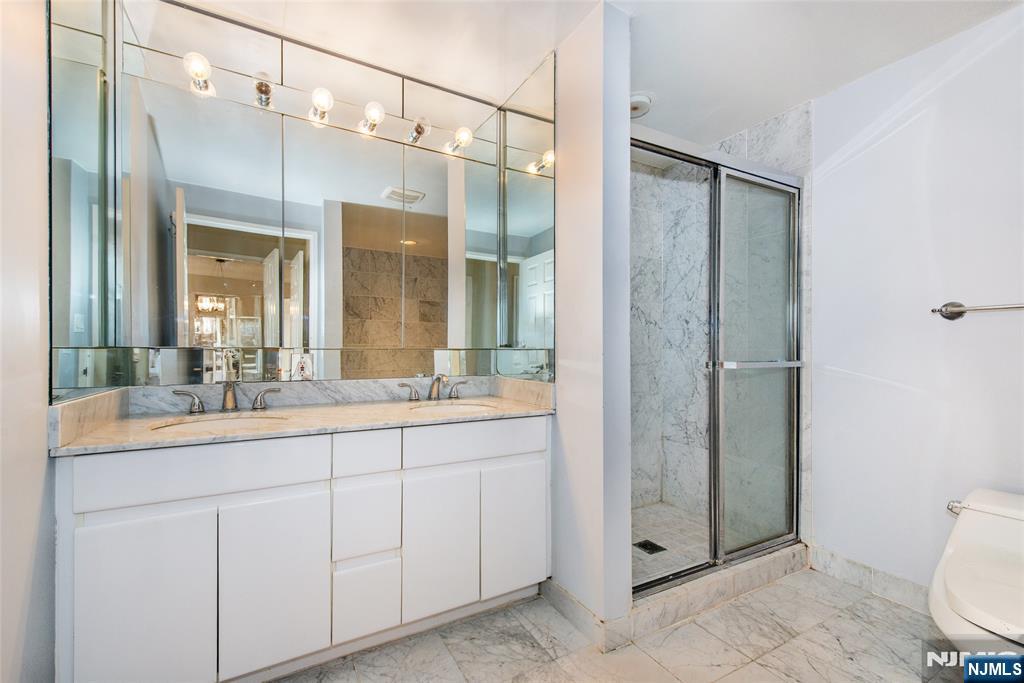 900 Palisade 18N