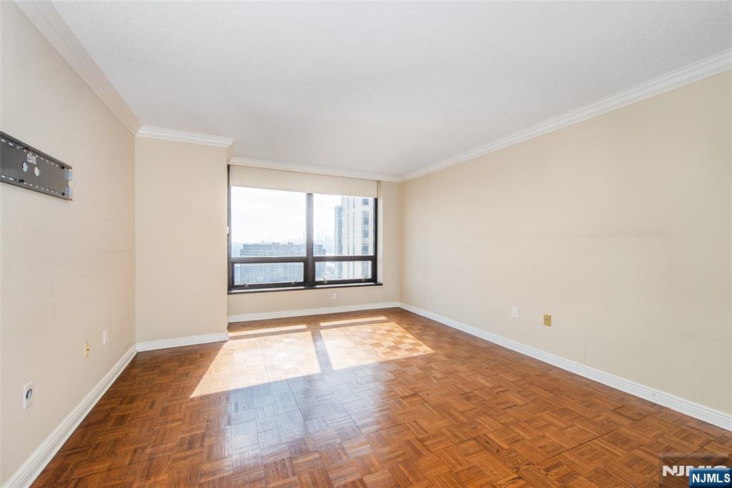 900 Palisade 18N