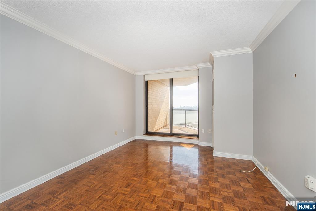 900 Palisade 18N
