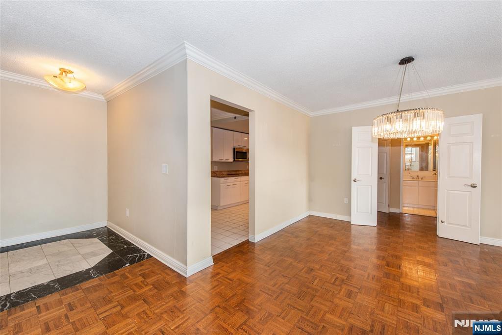 900 Palisade 18N