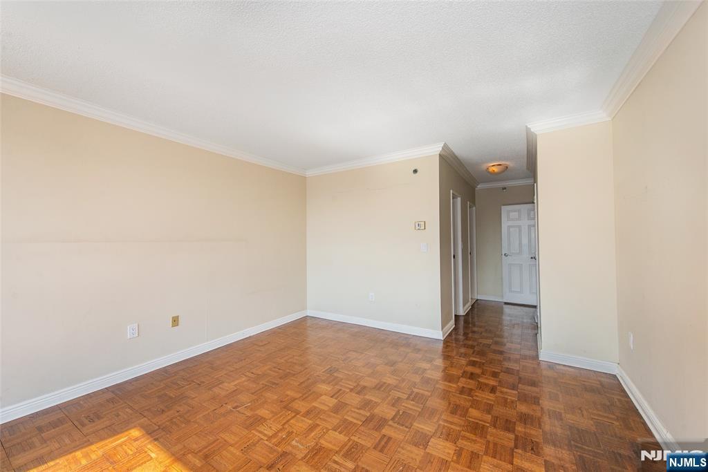 900 Palisade 18N