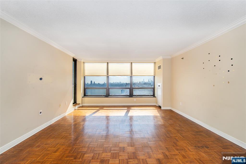 900 Palisade 18N