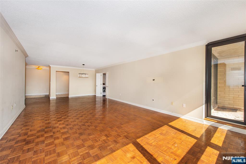 900 Palisade 18N