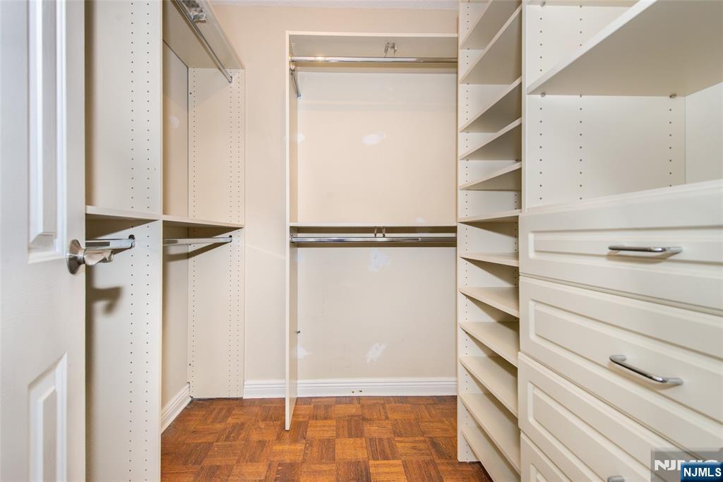 900 Palisade 18N