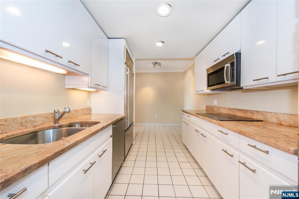 900 Palisade 18N
