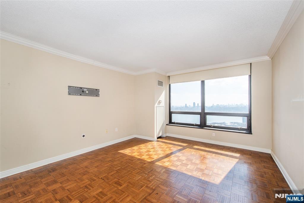 900 Palisade 18N