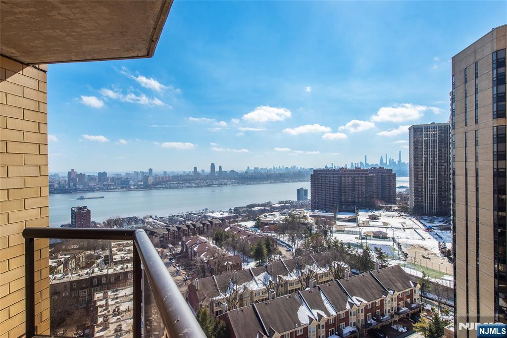900 Palisade 18N