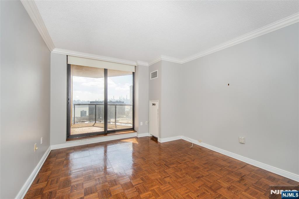 900 Palisade 18N