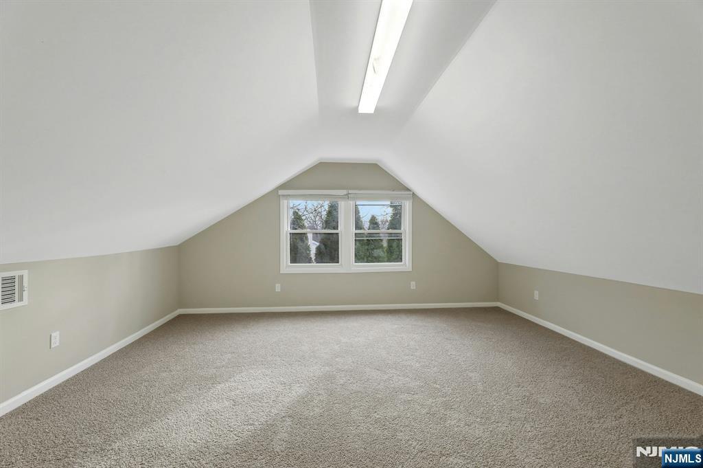 8 Iroquois Avenue