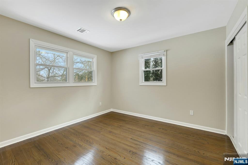 8 Iroquois Avenue