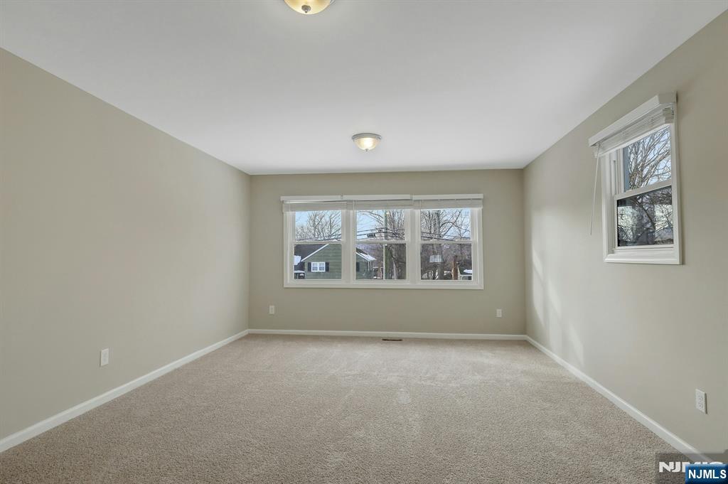 8 Iroquois Avenue