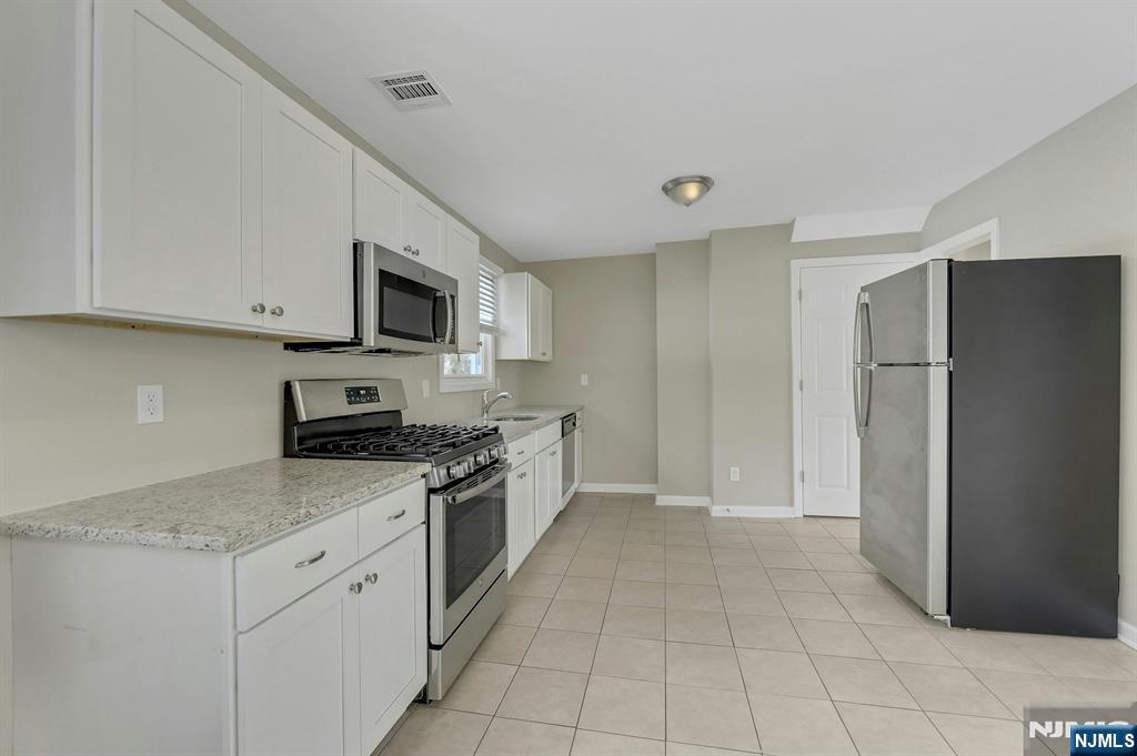 8 Iroquois Avenue