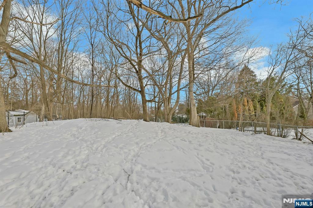 8 Iroquois Avenue
