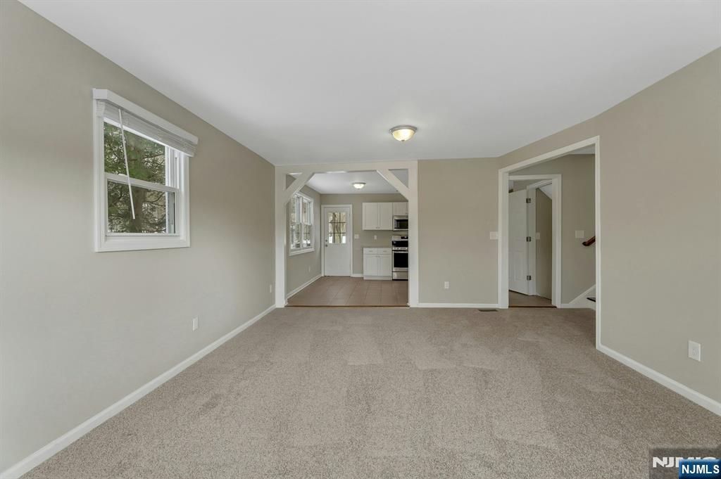 8 Iroquois Avenue