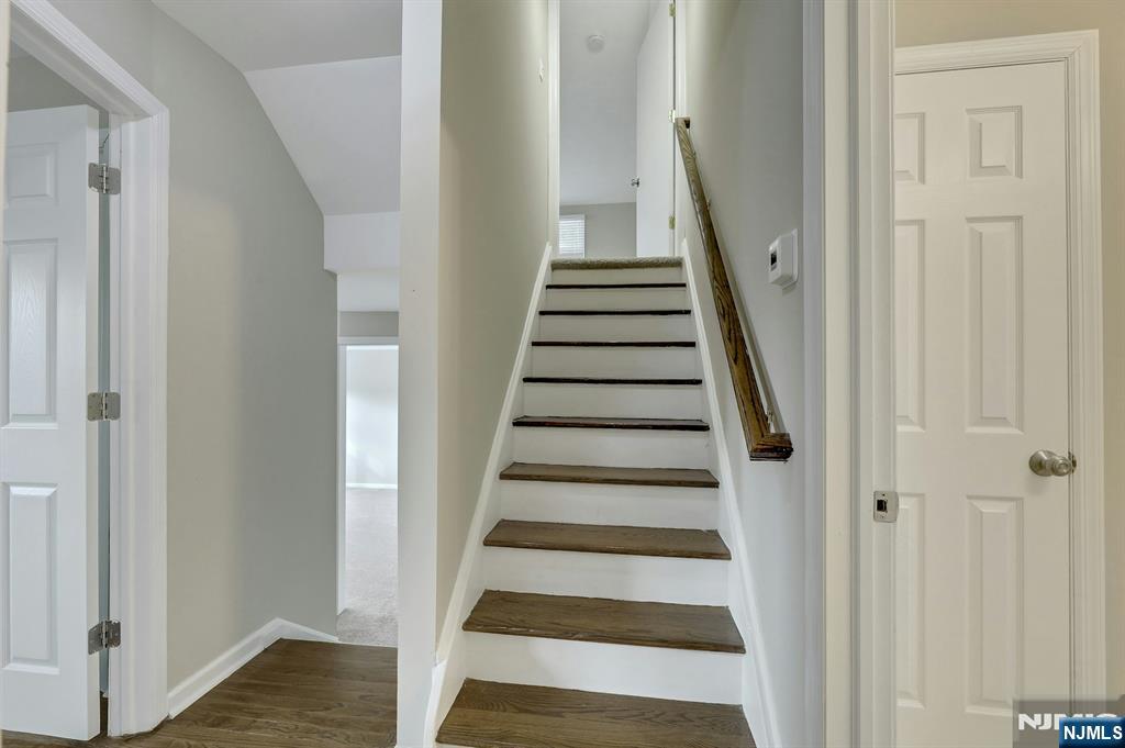 8 Iroquois Avenue