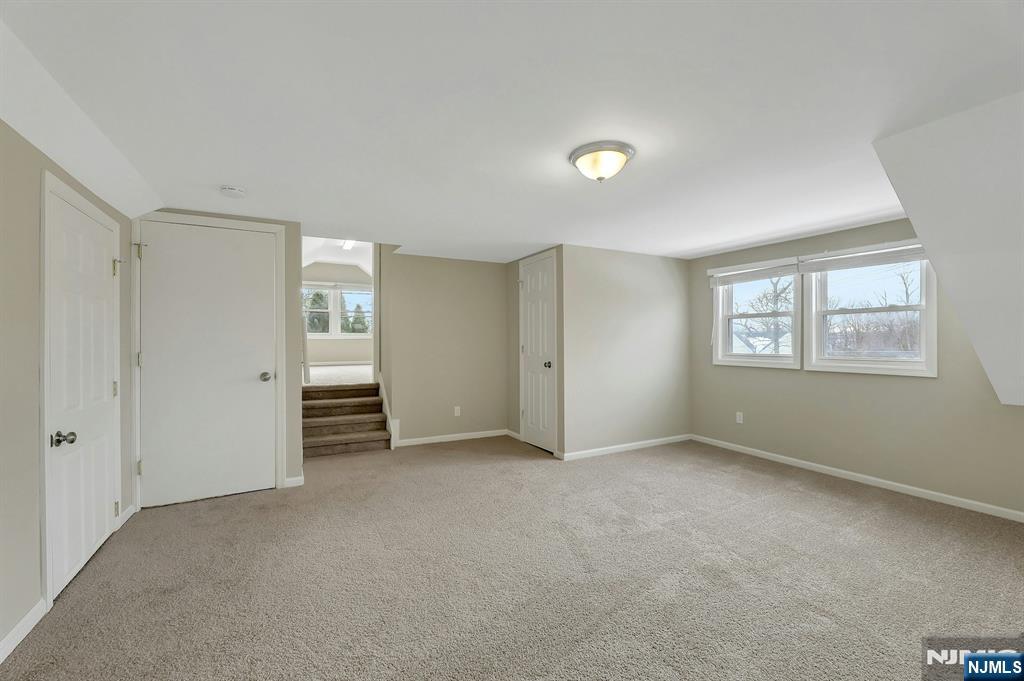 8 Iroquois Avenue