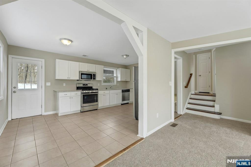 8 Iroquois Avenue