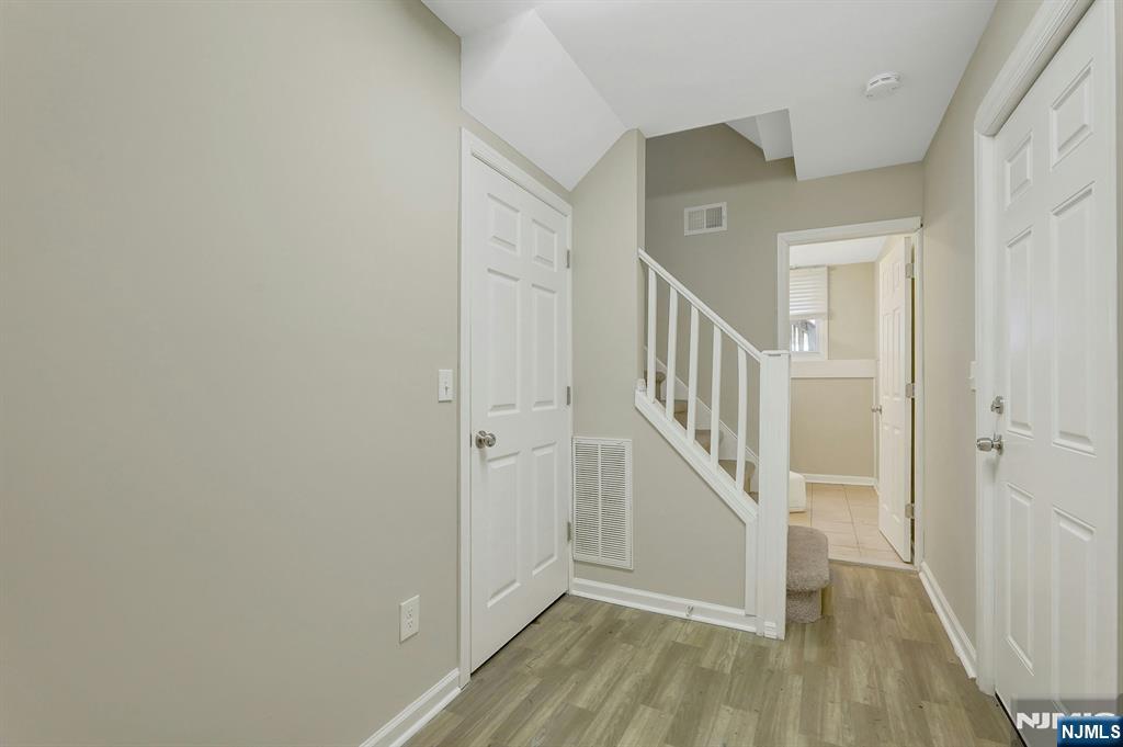 8 Iroquois Avenue