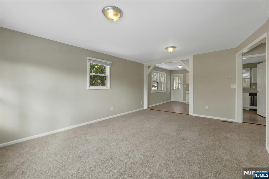 8 Iroquois Avenue