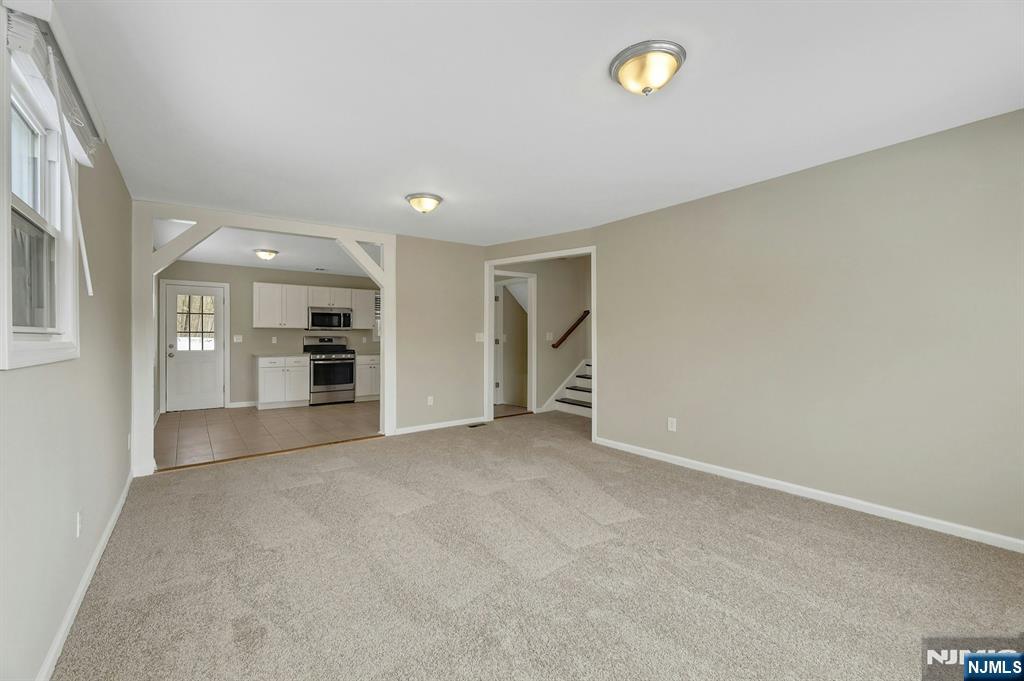 8 Iroquois Avenue