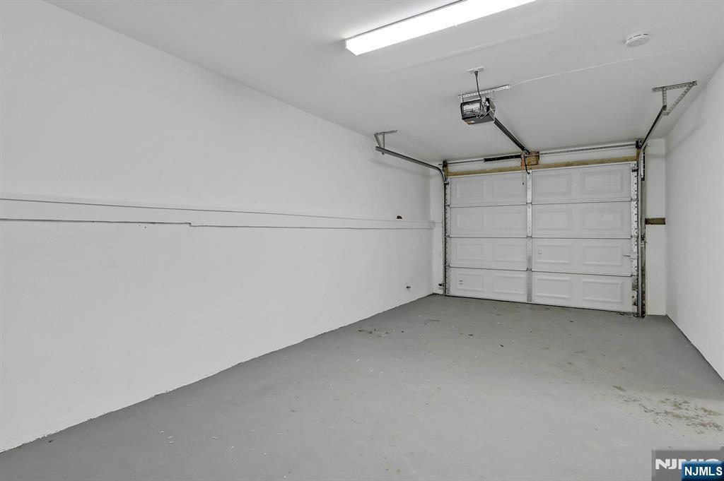 8 Iroquois Avenue