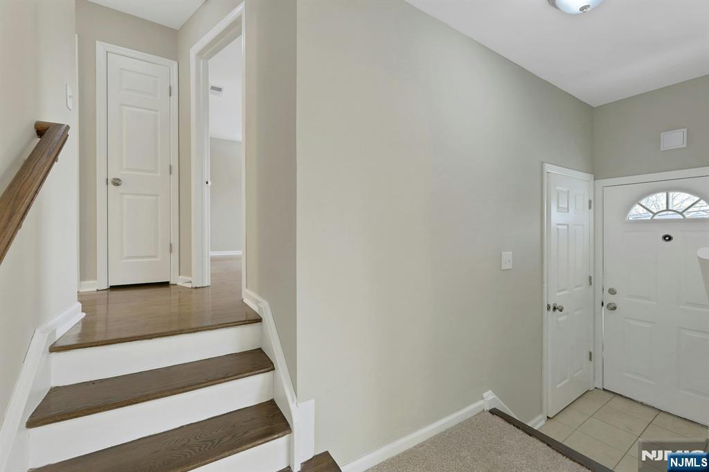 8 Iroquois Avenue