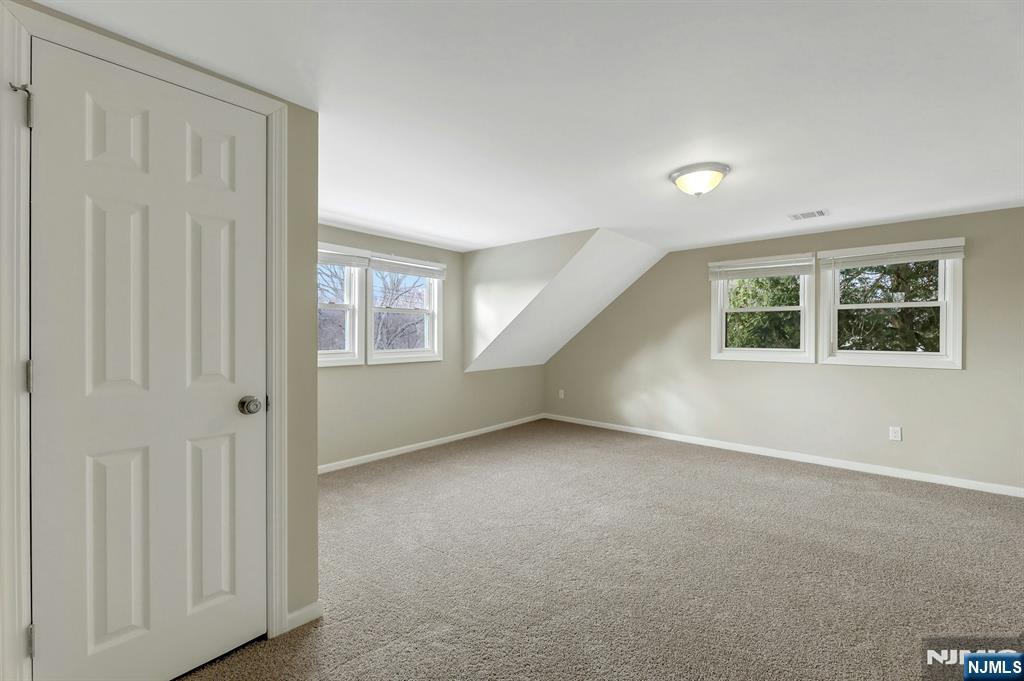 8 Iroquois Avenue