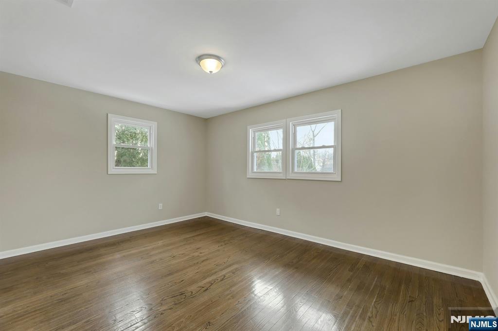 8 Iroquois Avenue
