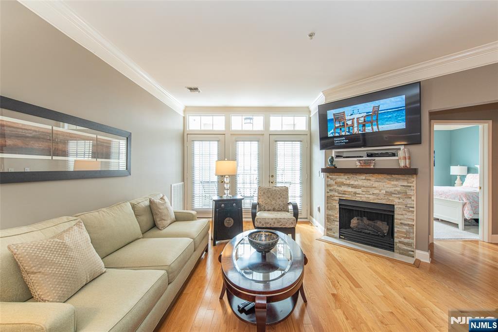 6105 Harcourt
