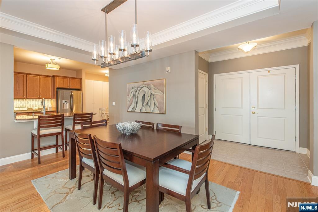6105 Harcourt
