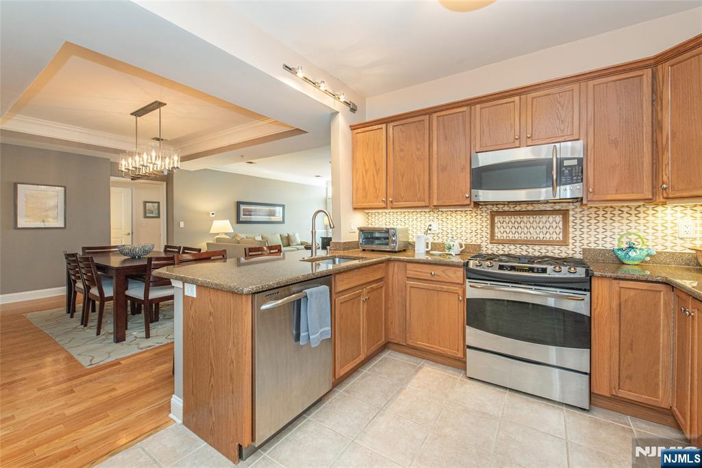 6105 Harcourt