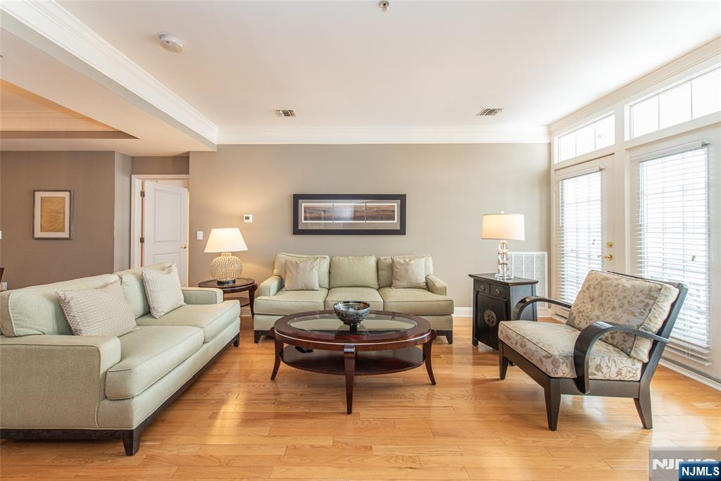 6105 Harcourt