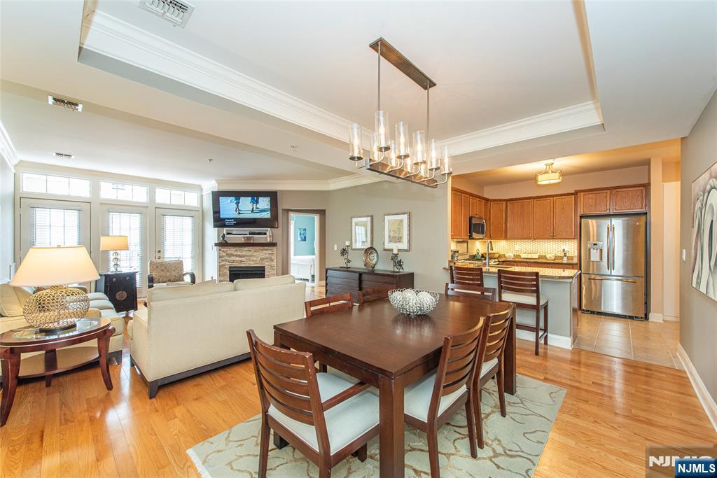 6105 Harcourt