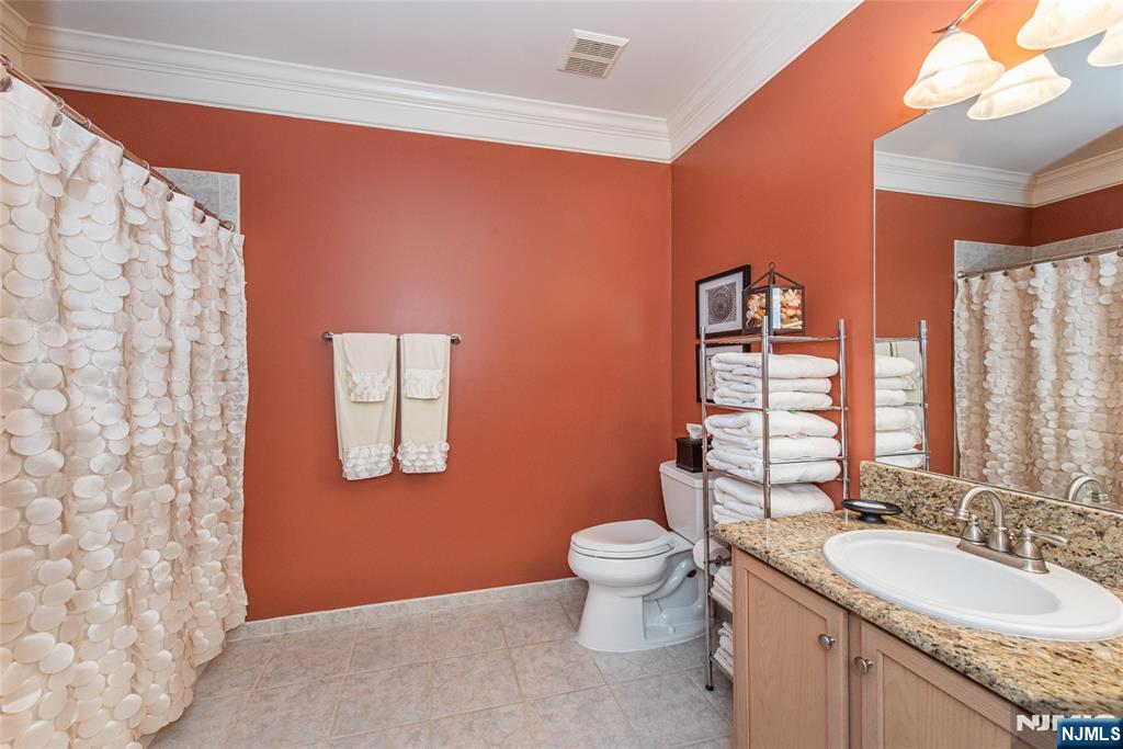 6105 Harcourt